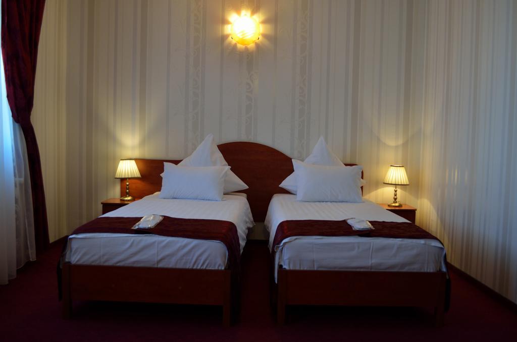 Hotel Rusu เปโตรชานิ ภายนอก รูปภาพ