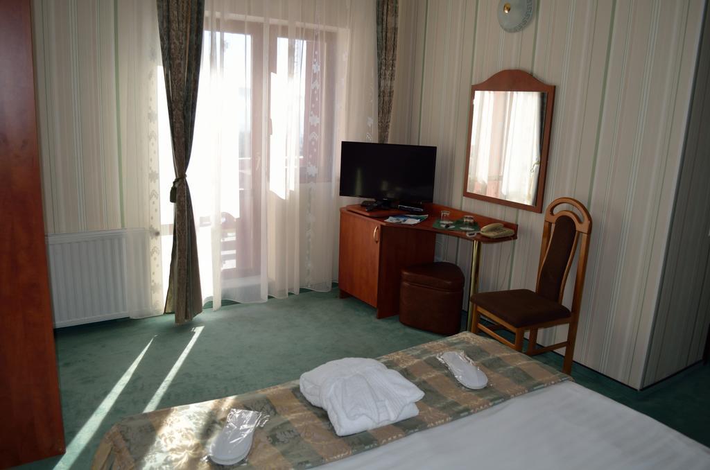 Hotel Rusu เปโตรชานิ ภายนอก รูปภาพ