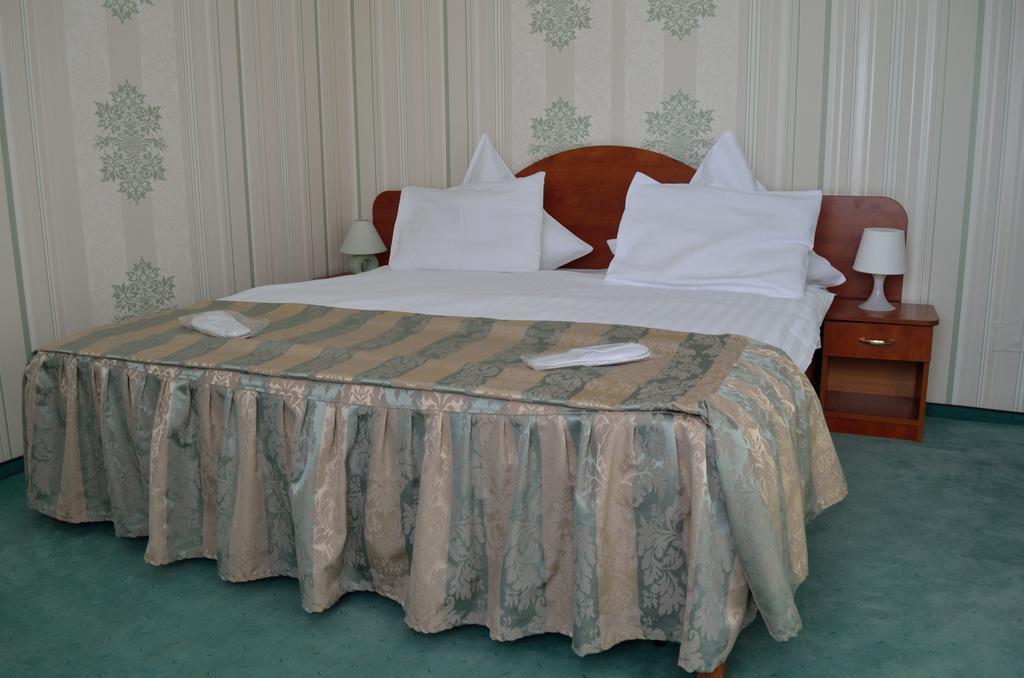 Hotel Rusu เปโตรชานิ ภายนอก รูปภาพ