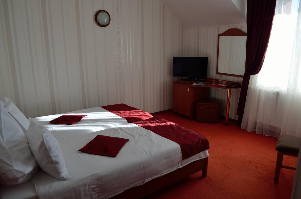 Hotel Rusu เปโตรชานิ ภายนอก รูปภาพ