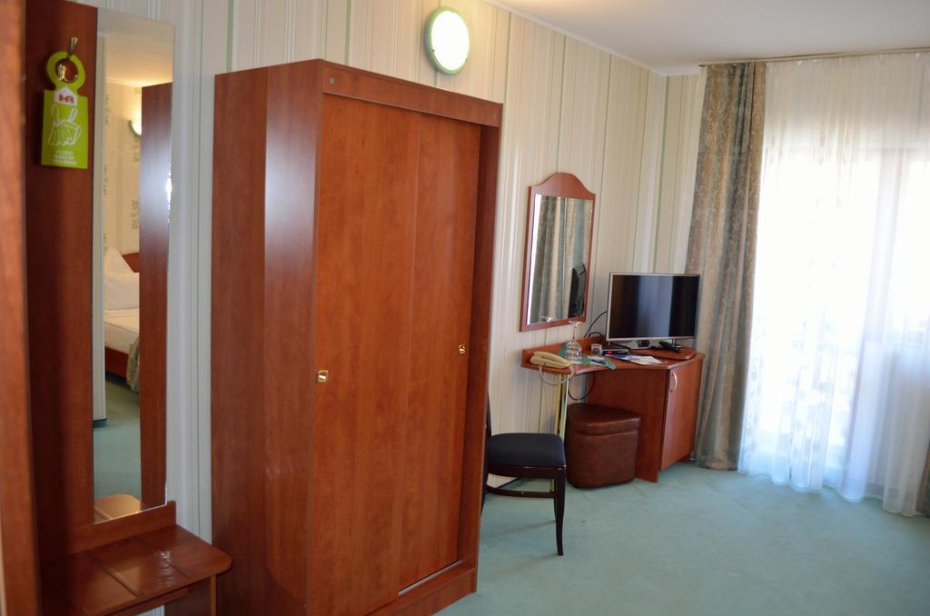 Hotel Rusu เปโตรชานิ ภายนอก รูปภาพ