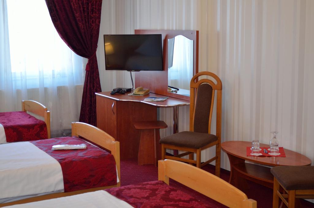 Hotel Rusu เปโตรชานิ ภายนอก รูปภาพ